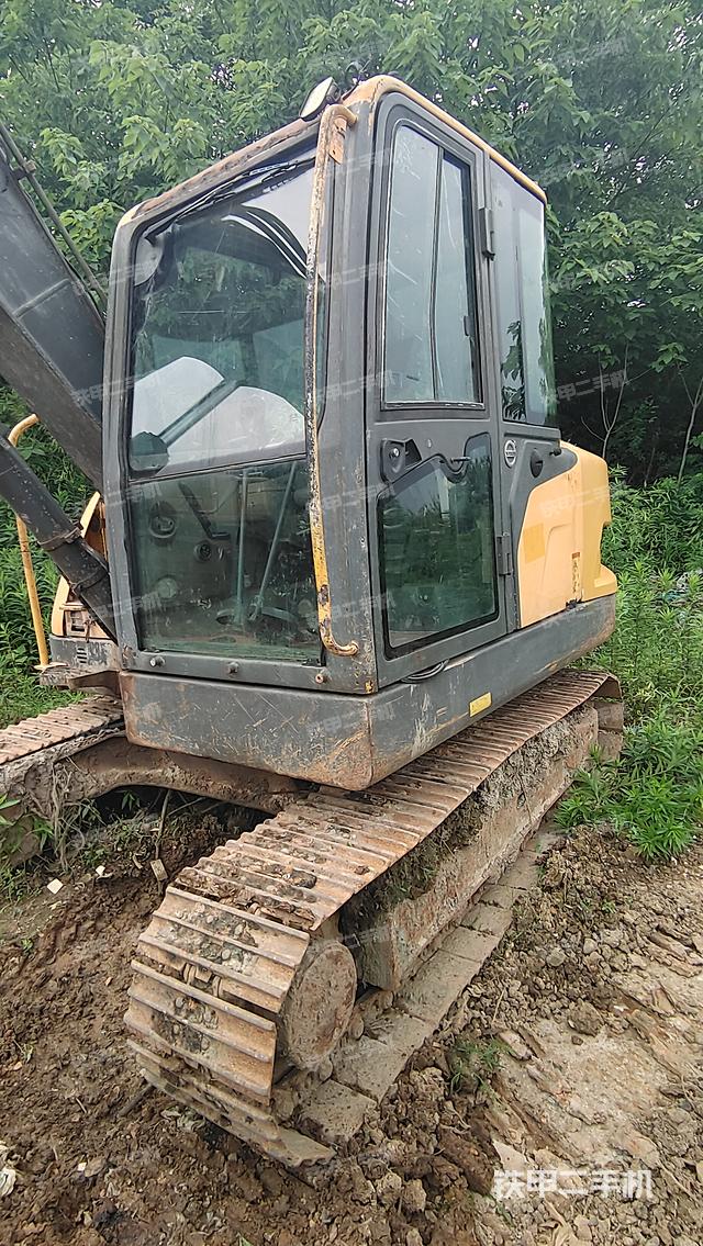 驾驶室整体（整机外观）