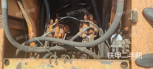 回转马达和主控阀（整机外观）