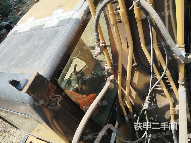 驾驶室顶部（整机外观）