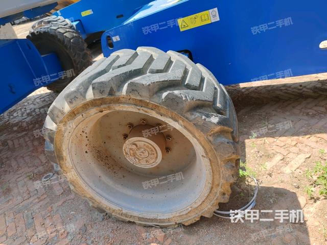 右引導(dǎo)輪/右前輪（行走機(jī)構(gòu)）