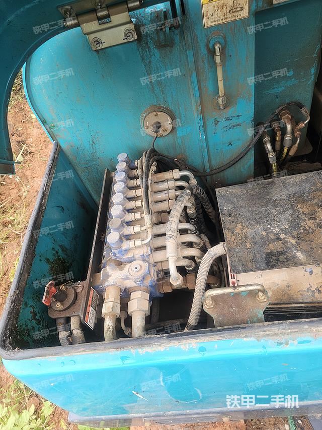 回转马达和主控阀（整机外观）