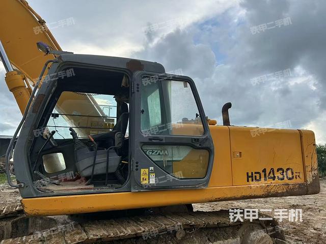 驾驶室整体（整机外观）