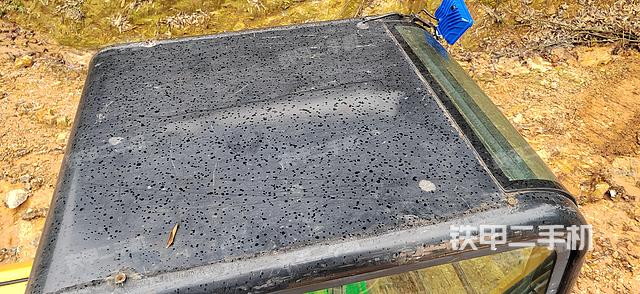 驾驶室顶部（整机外观）