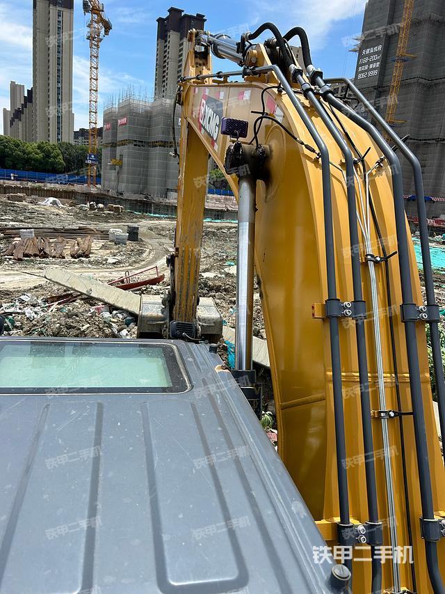 驾驶室顶部（整机外观）