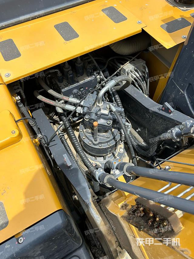 回转马达和主控阀（整机外观）