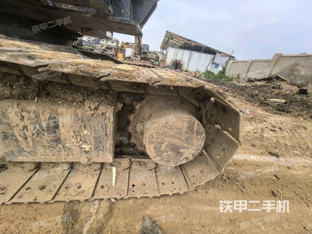 右驱动轮（行走机构）