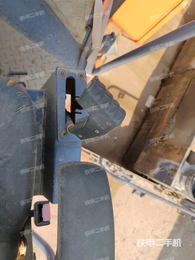 操作把手（壓路機駕駛室）