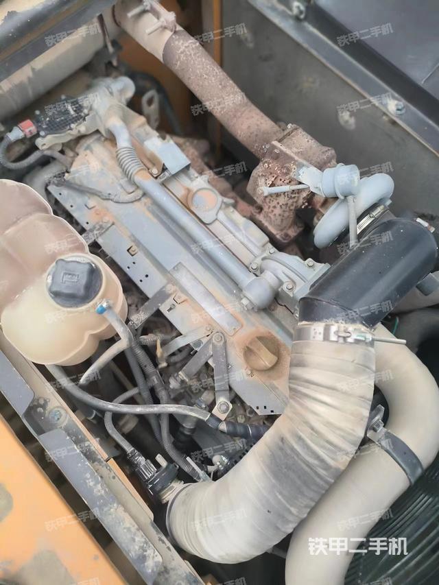 驾驶室顶部（整机外观）