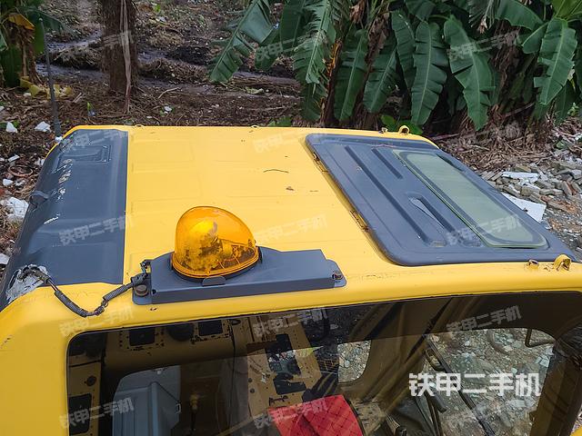 驾驶室顶部（整机外观）