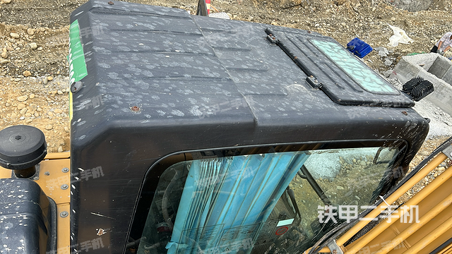 驾驶室顶部（整机外观）