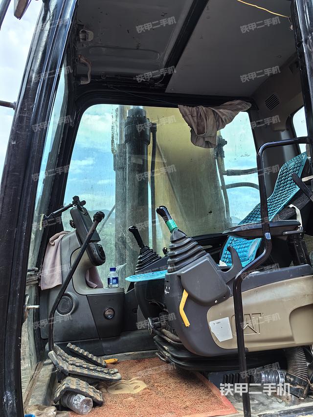 驾驶室顶部（整机外观）