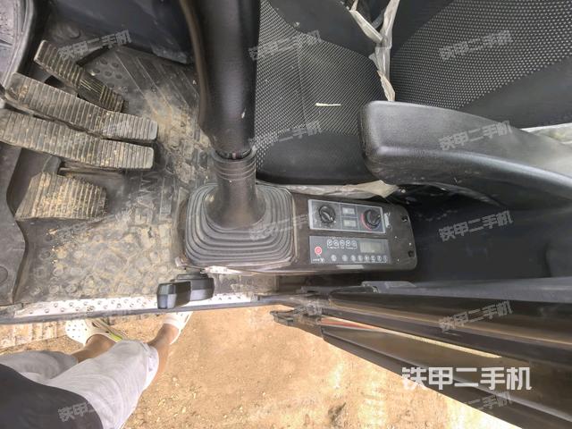 座椅右侧控制台/钥匙门/油门/含右手柄（驾驶室部分）