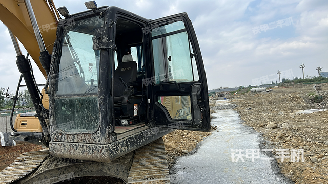 驾驶室整体（整机外观）