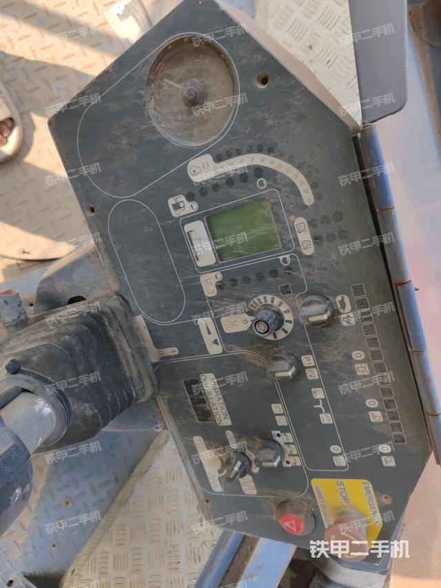 儀表盤全景（壓路機駕駛室）