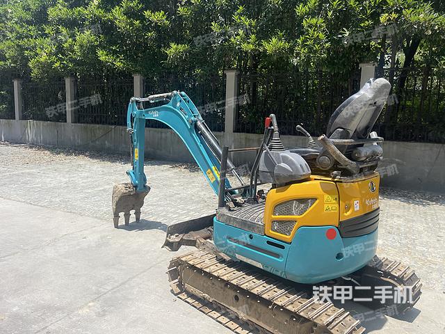 回转马达和主控阀（整机外观）