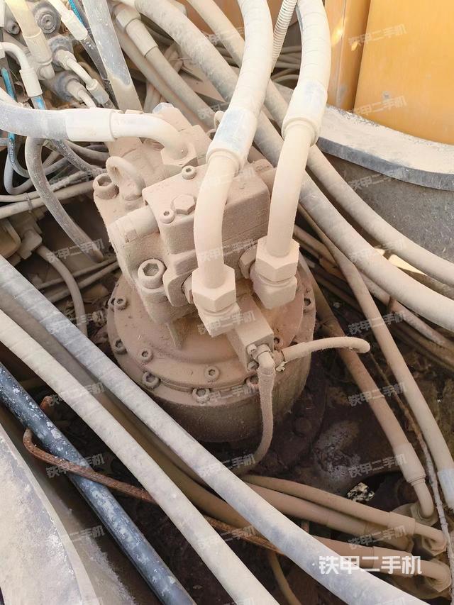 回转马达和主控阀（整机外观）