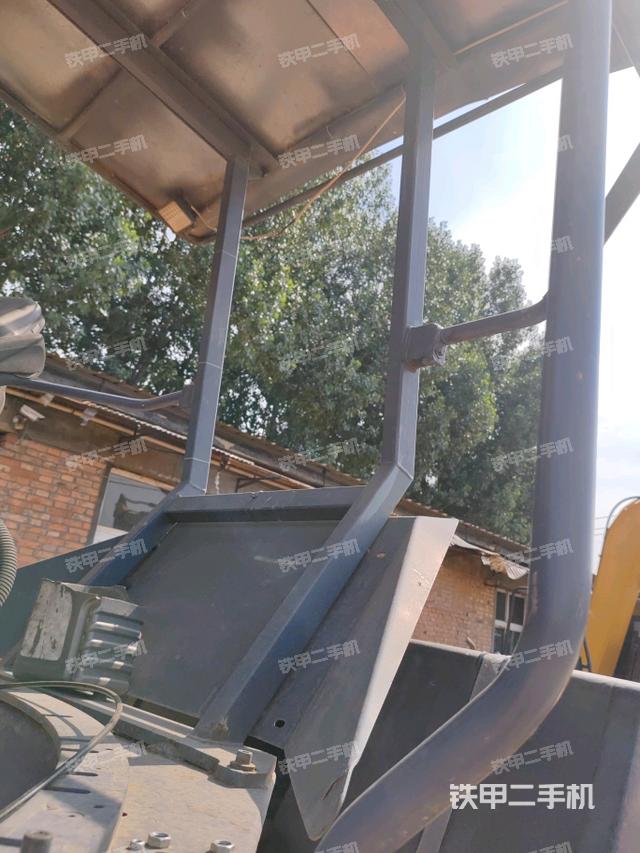 后玻璃角標（壓路機駕駛室）