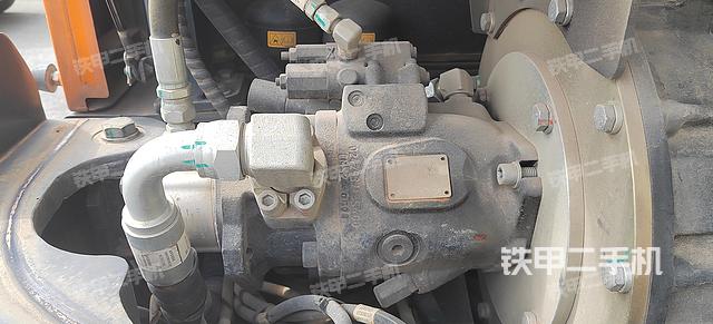 液压泵舱室正面整体（整机外观）