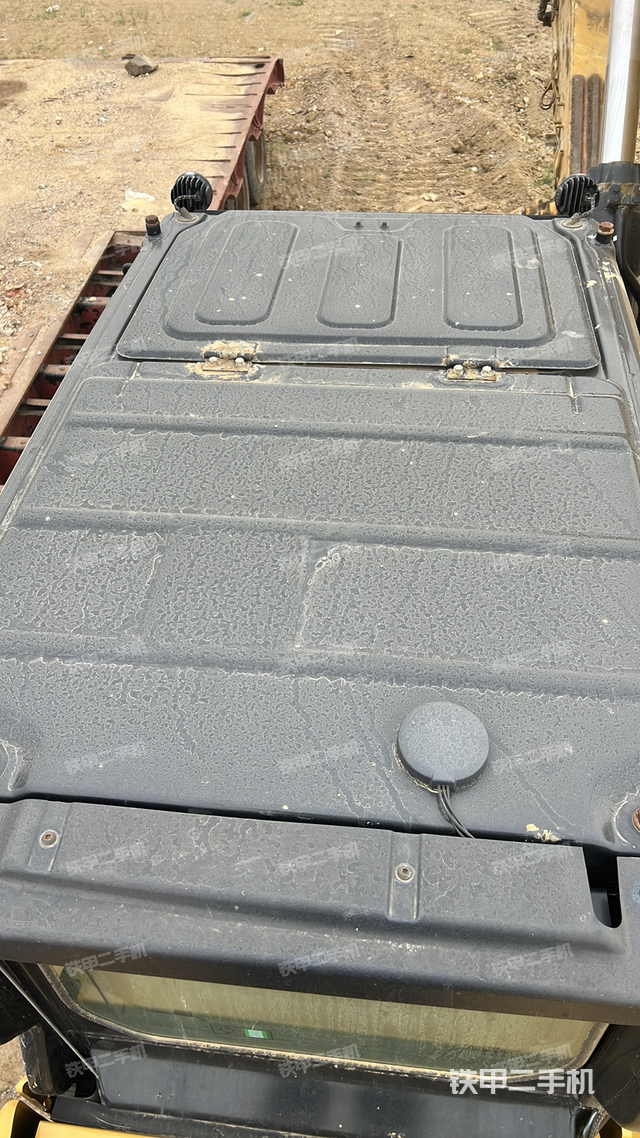 驾驶室顶部（整机外观）