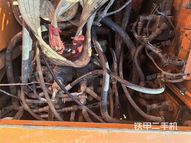 回转马达和主控阀（整机外观）