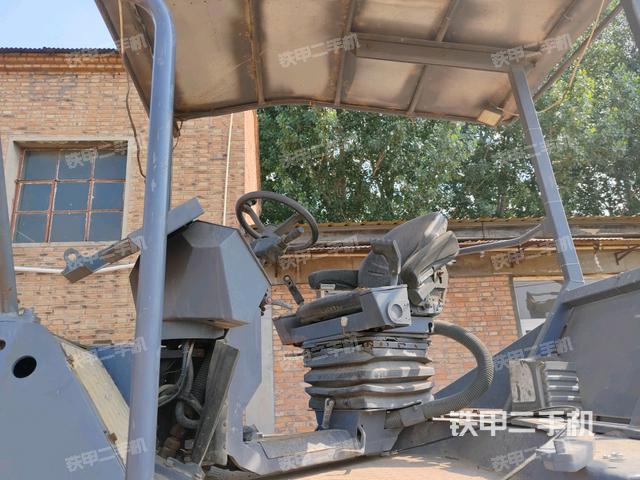 駕駛室側向上照全景（壓路機駕駛室）