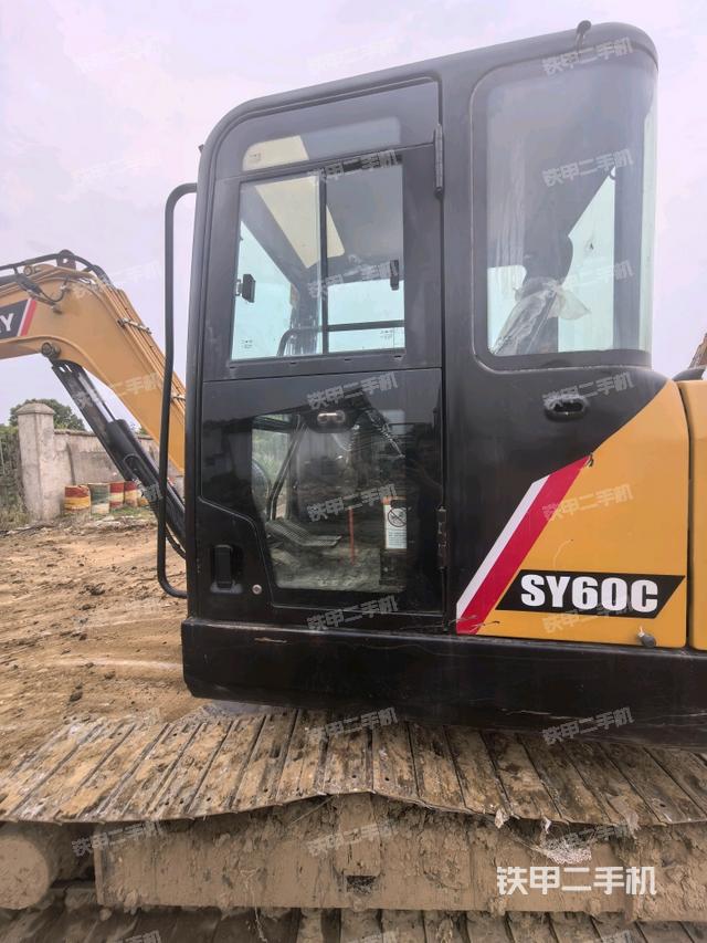  驾驶室正侧（驾驶室部分）