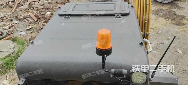 驾驶室顶部（整机外观）