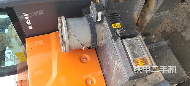 回转马达和主控阀（整机外观）