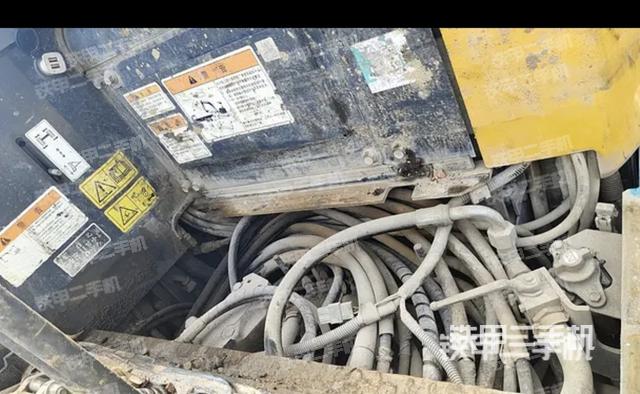 回转马达和主控阀（整机外观）