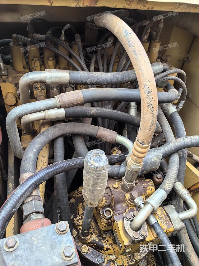 回转马达和主控阀（整机外观）