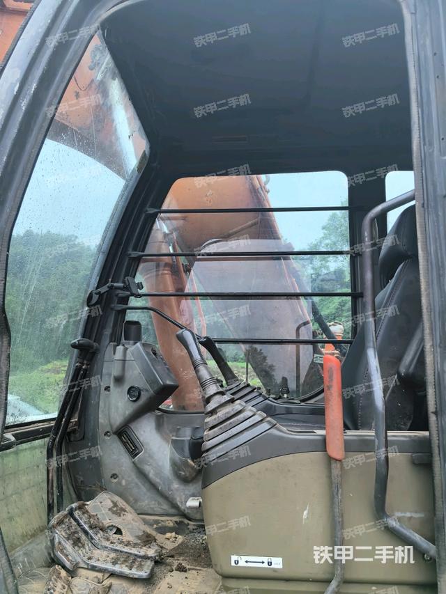 座椅右側(cè)控制臺/鑰匙門/油門/含右手柄（駕駛室部分）