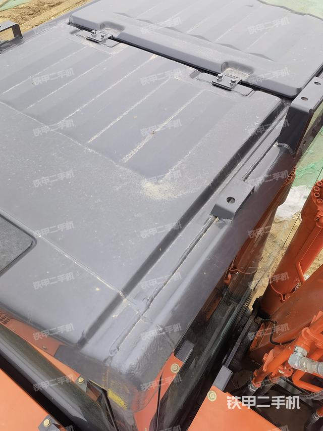 驾驶室顶部（整机外观）