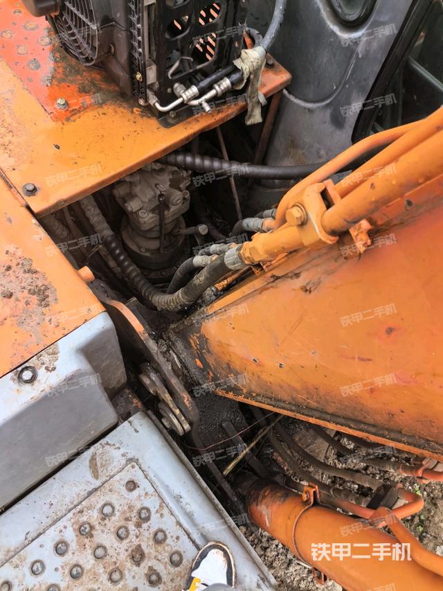 鏟斗右后整體（工作和回轉(zhuǎn)裝置）