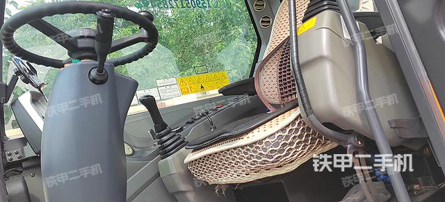 驾驶室整体（整机外观）