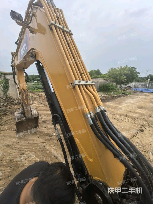 大臂背部俯视（工作和回转装置）