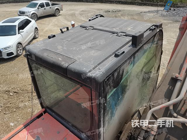 驾驶室顶部（整机外观）