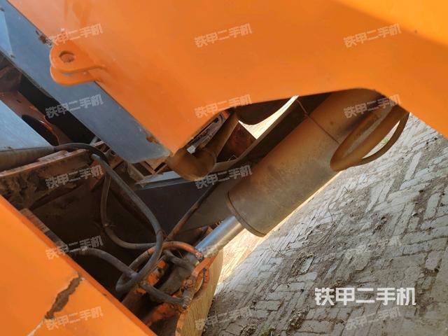 前輪右側減震塊連接及部件（壓路機前后車架）