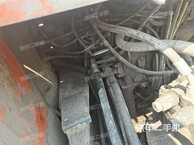 回转马达和主控阀（整机外观）