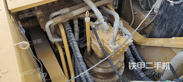 回转马达和主控阀（整机外观）