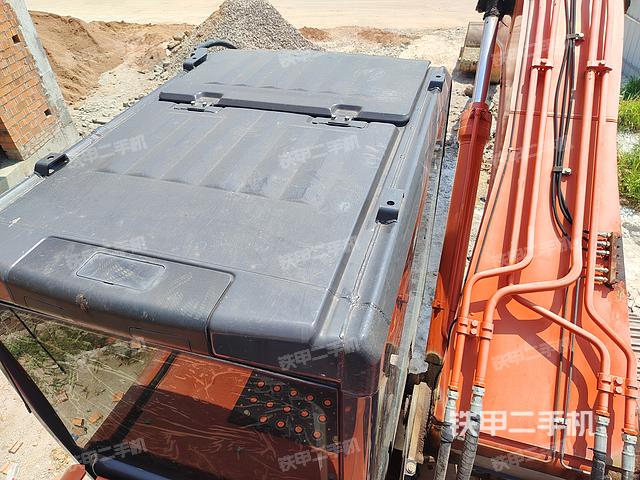 驾驶室顶部（整机外观）