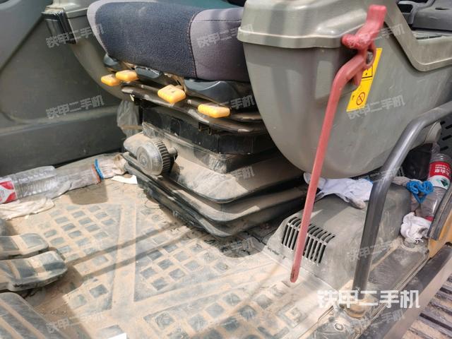 左后方玻璃角標(biāo)（駕駛室部分）