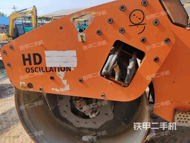 前車架正右側（壓路機前后車架）