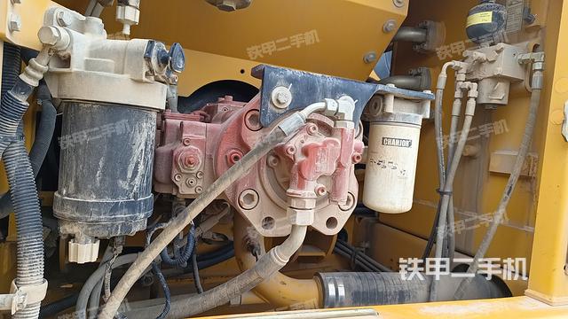 液压泵舱室正面整体（整机外观）