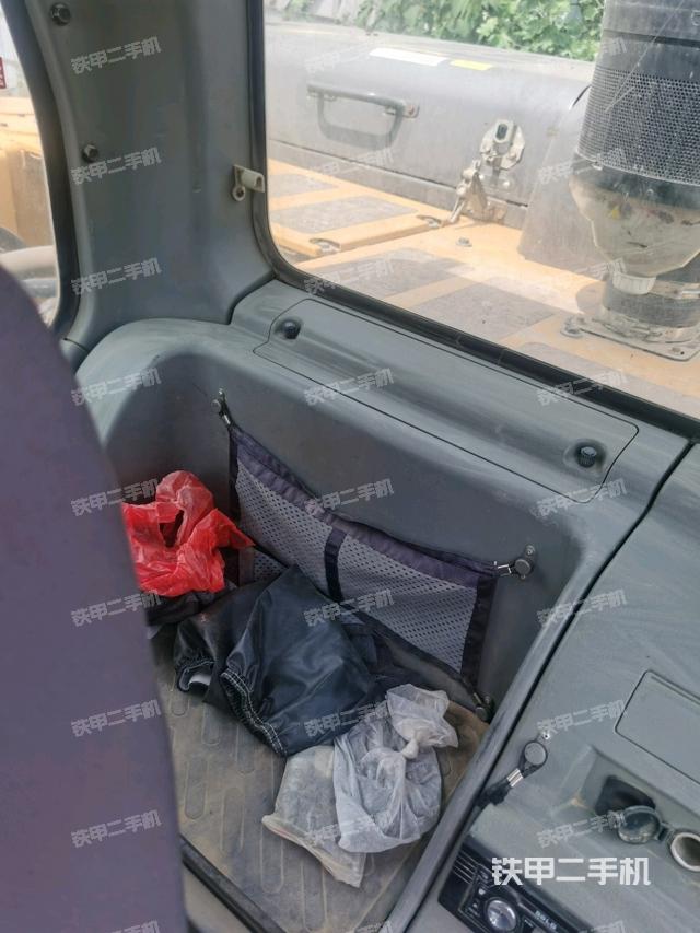 座椅右側(cè)控制臺/鑰匙門/油門/含右手柄（駕駛室部分）