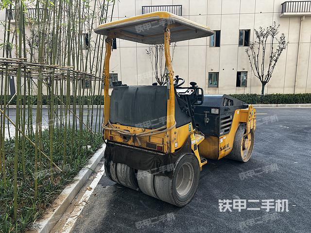 整机右后45°（设备外观及核心部件）