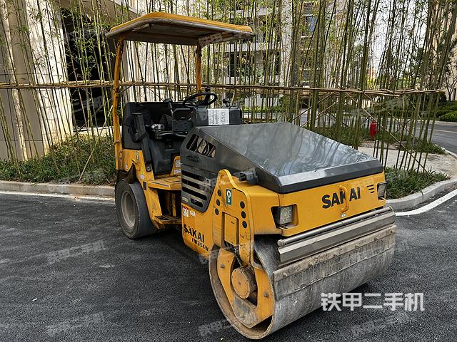 整机左侧（设备外观及核心部件）