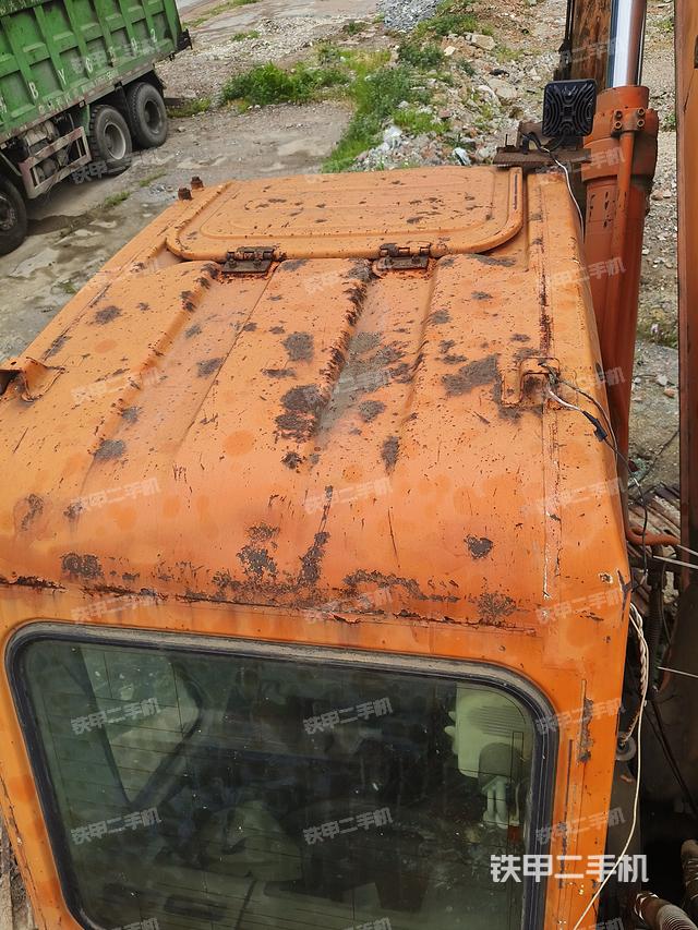 驾驶室顶部（整机外观）