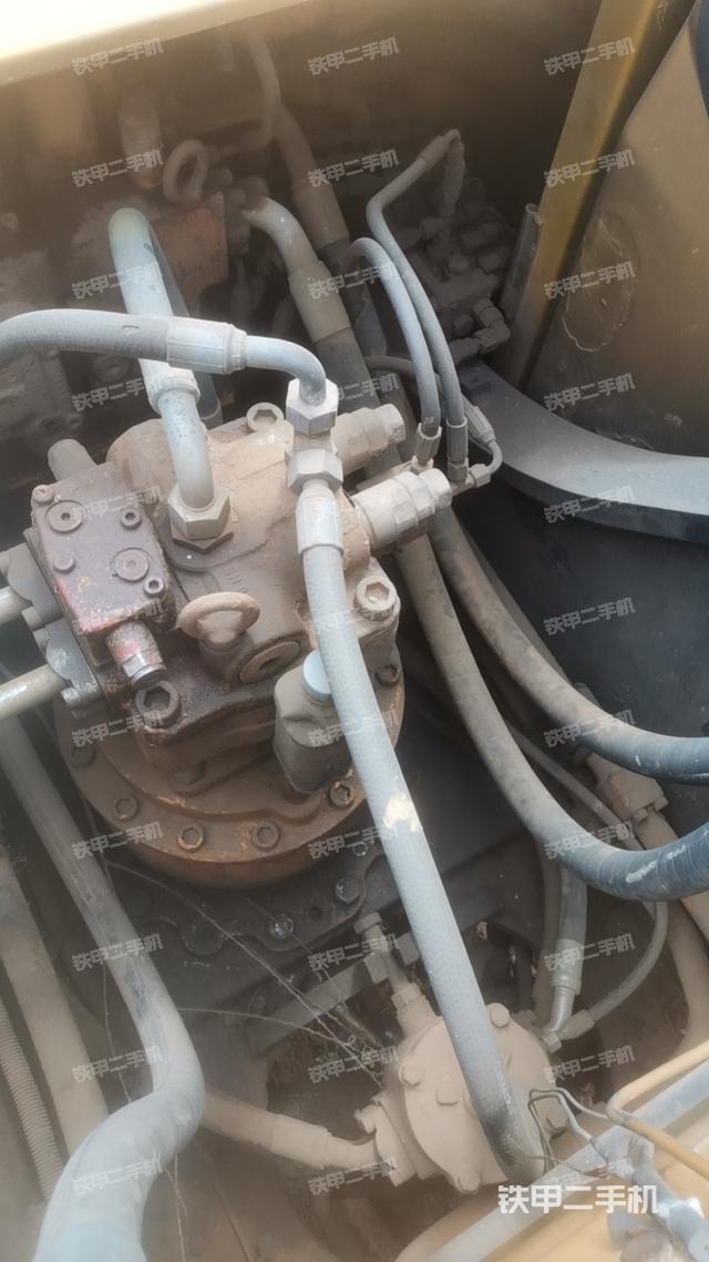 回转马达和主控阀（整机外观）