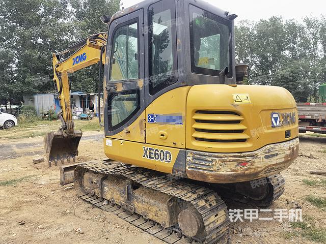 驾驶室顶部（整机外观）