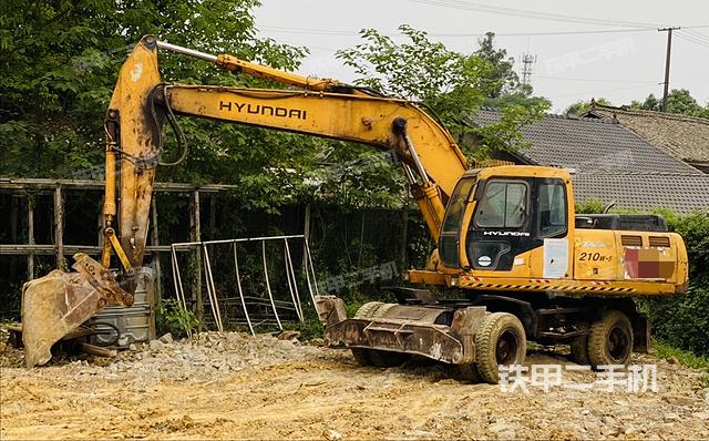 驾驶室顶部（整机外观）
